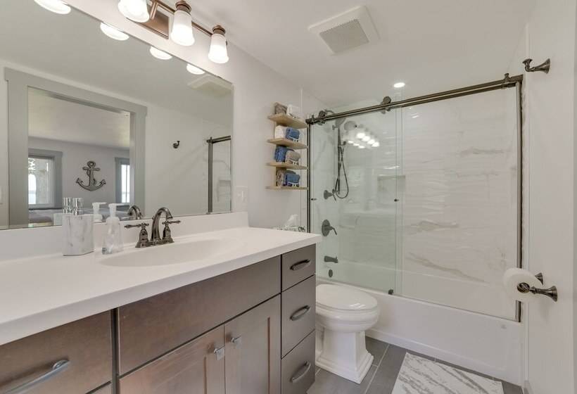 Higgins Lake House & Bunkhouse With Private Dock!