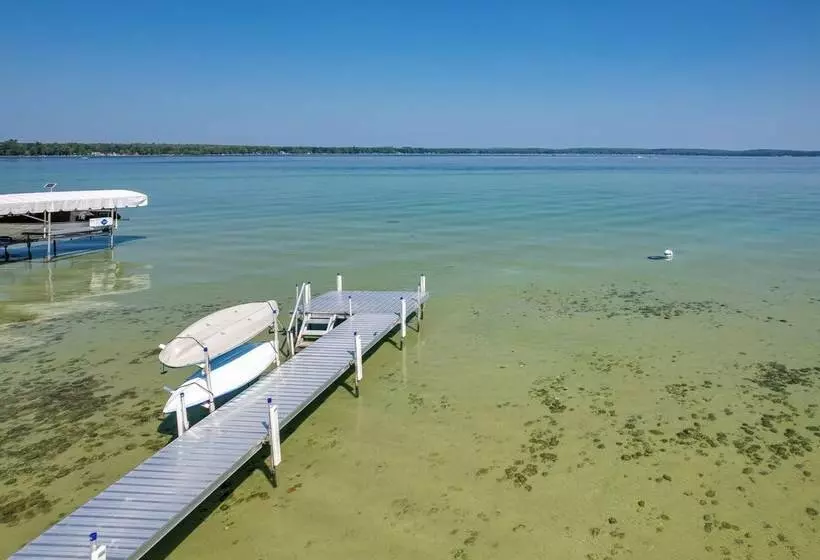 Higgins Lake House & Bunkhouse With Private Dock!