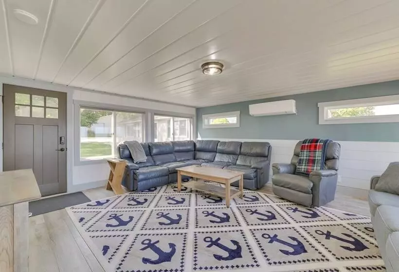 Higgins Lake House & Bunkhouse With Private Dock!