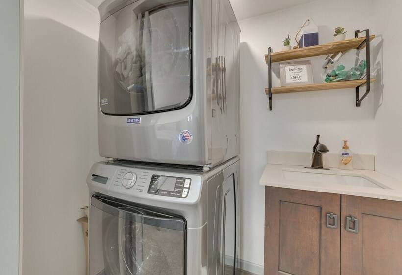 Higgins Lake House & Bunkhouse With Private Dock!