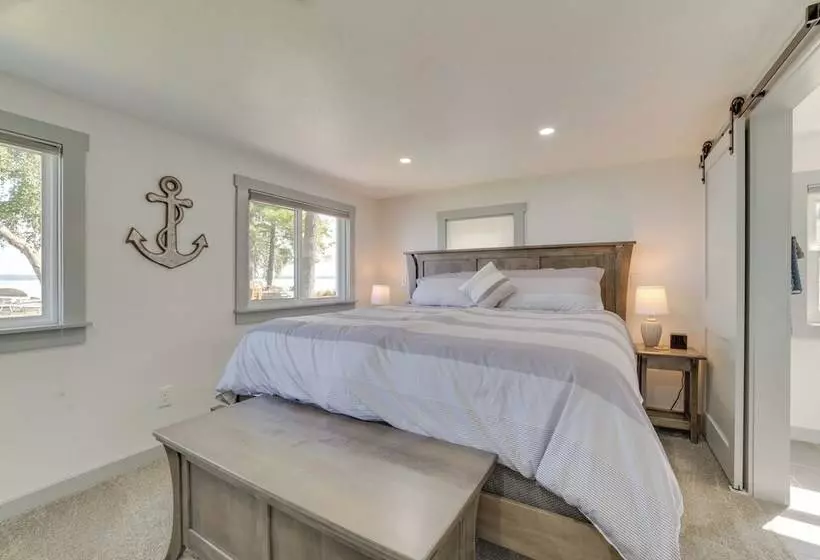 Higgins Lake House & Bunkhouse With Private Dock!
