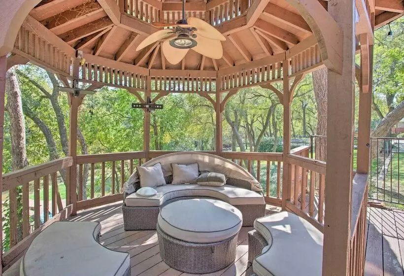 Highland Village House: Creek Access & Boat!