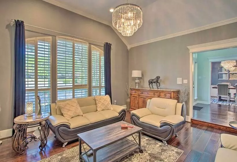 Highland Village House: Creek Access & Boat!