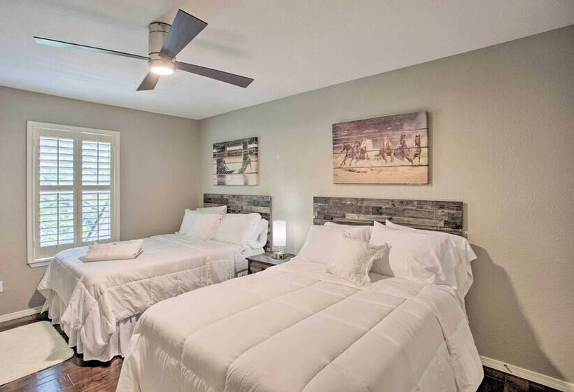 Highland Village House: Creek Access & Boat!