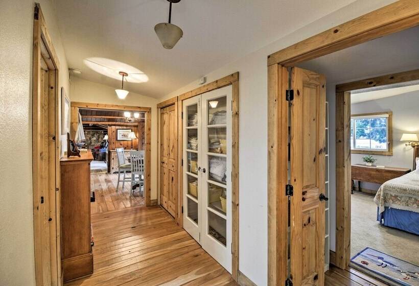 Historic Belfair Cabin Abode On The Hood Canal!