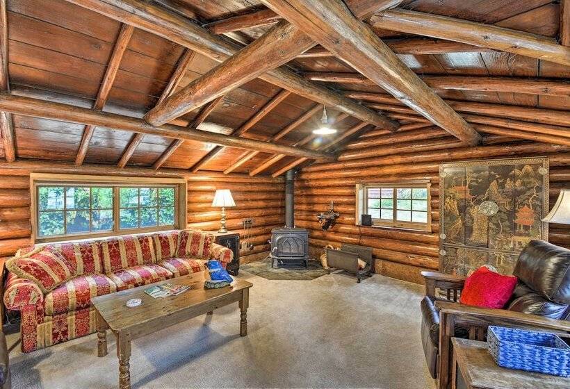 Historic Belfair Cabin Abode On The Hood Canal!