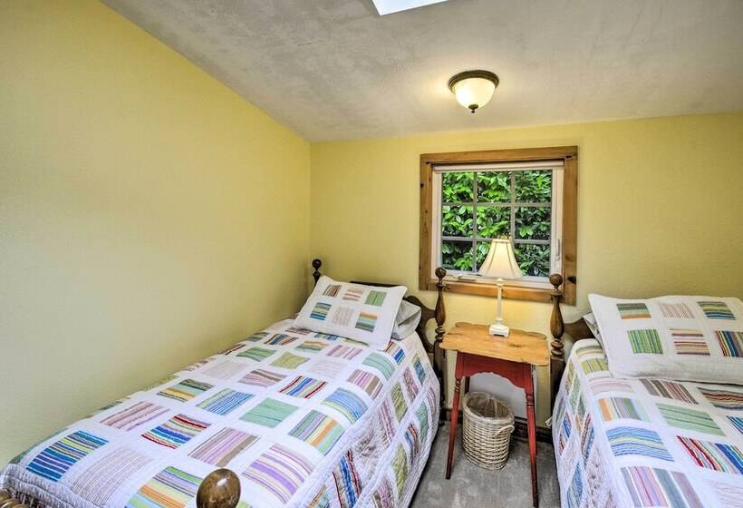 Historic Belfair Cabin Abode On The Hood Canal!