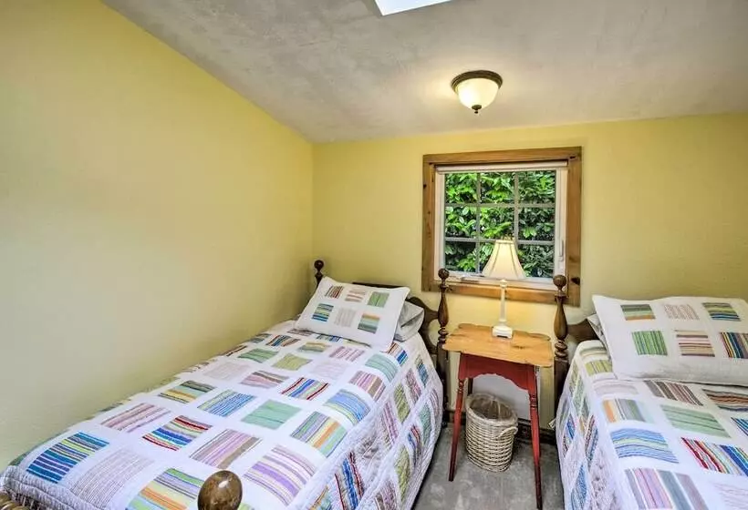 Historic Belfair Cabin Abode On The Hood Canal!