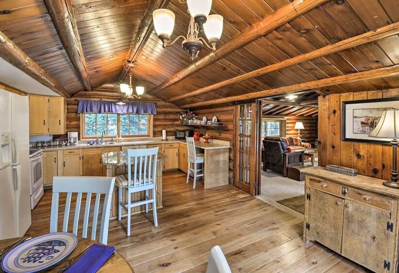 Historic Belfair Cabin Abode On The Hood Canal!