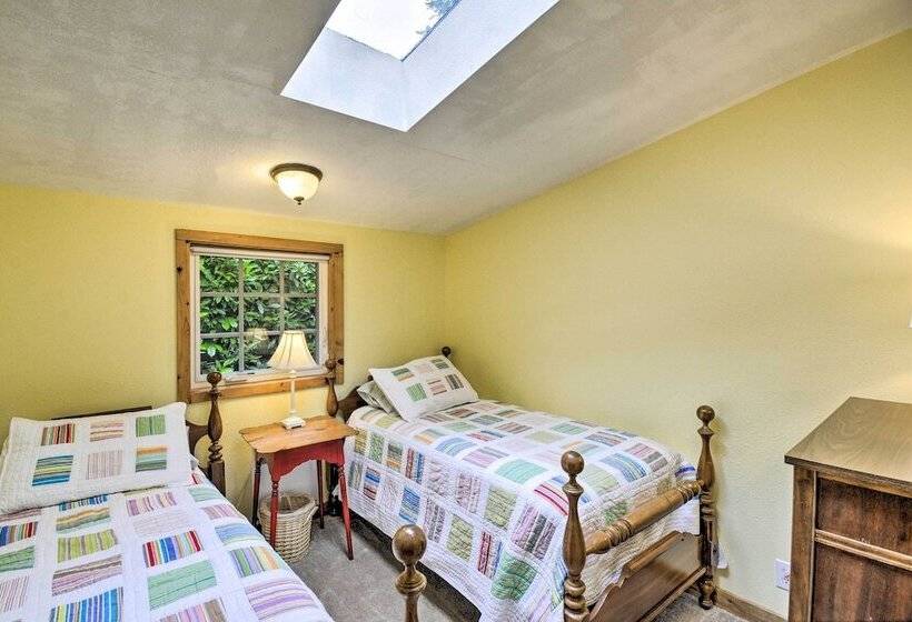 Historic Belfair Cabin Abode On The Hood Canal!