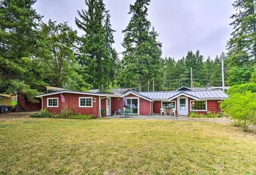 Historic Belfair Cabin Abode On The Hood Canal!