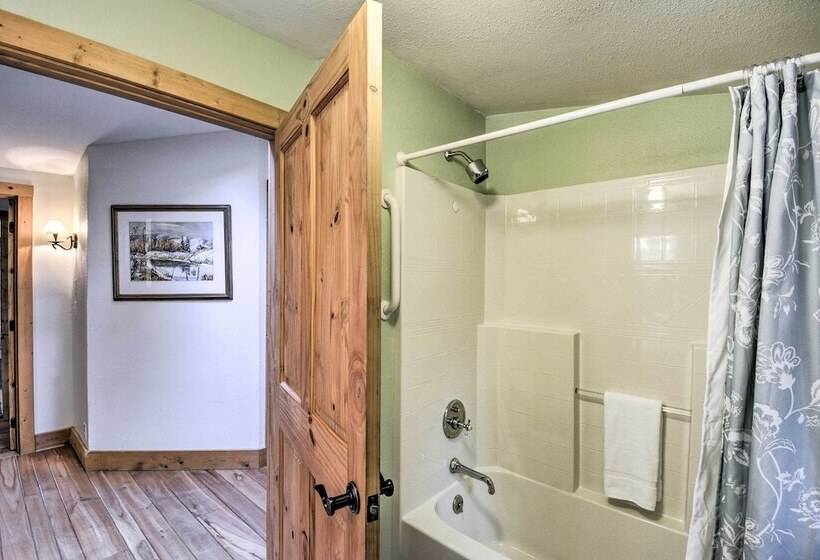 Historic Belfair Cabin Abode On The Hood Canal!