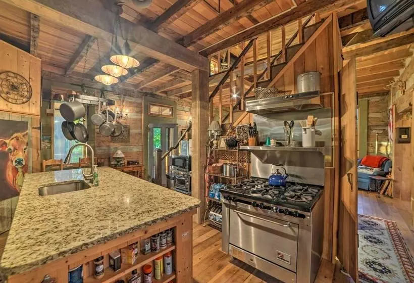 Historic Cabin W/ Stunning Kentucky Lake View