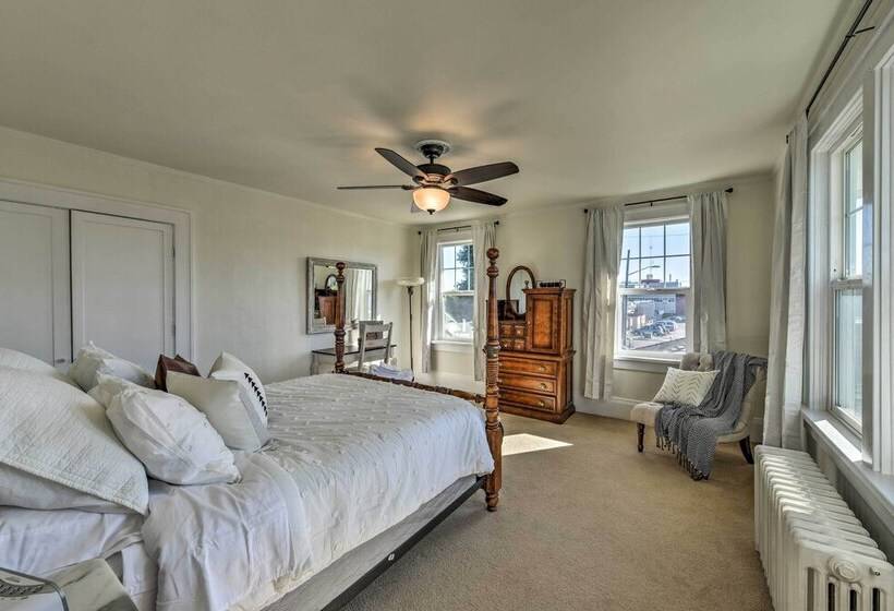 Waterfront Port Angeles Home W/ Harbor Views