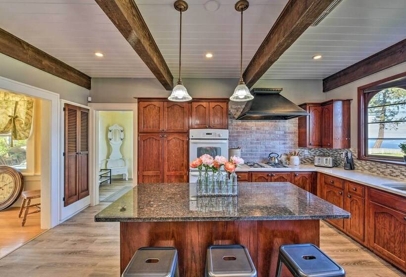 Waterfront Port Angeles Home W/ Harbor Views