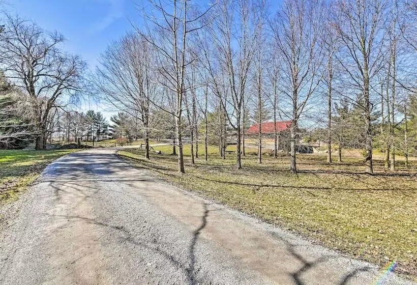 Honey House Cabin    A Quiet Countryside Retreat!