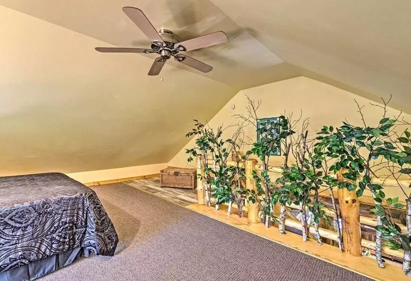 Honey House Cabin    A Quiet Countryside Retreat!