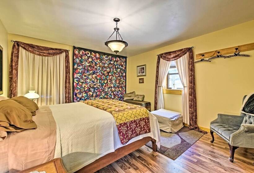 Honey House Cabin A Quiet Countryside Retreat!