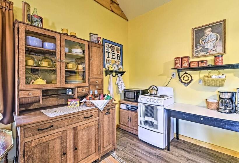 Honey House Cabin A Quiet Countryside Retreat!