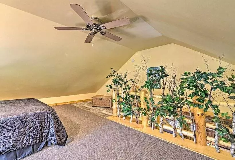 Honey House Cabin    A Quiet Countryside Retreat!