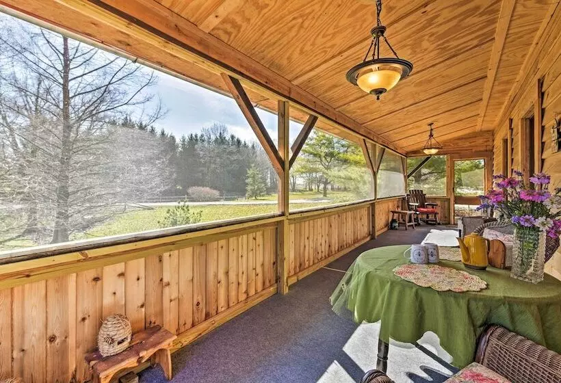 Honey House Cabin    A Quiet Countryside Retreat!