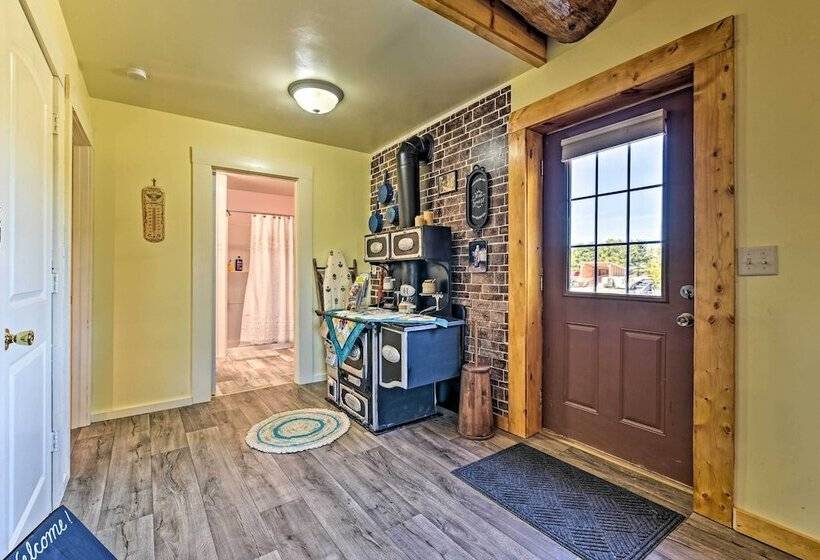 Honey House Cabin A Quiet Countryside Retreat!