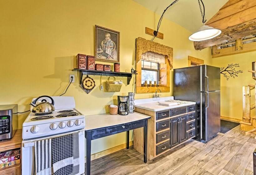 Honey House Cabin A Quiet Countryside Retreat!