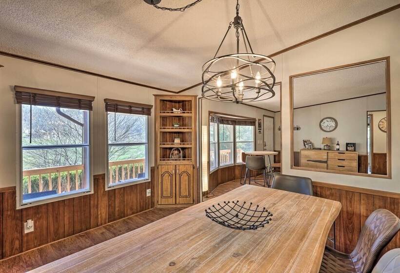 Hot Tub & Fire Pit At Luxe Blue Ridge Bungalow