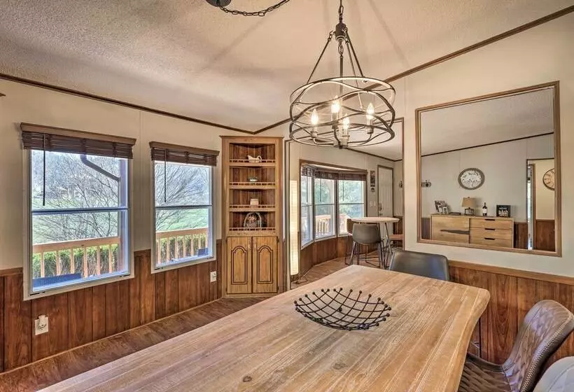 Hot Tub & Fire Pit At Luxe Blue Ridge Bungalow
