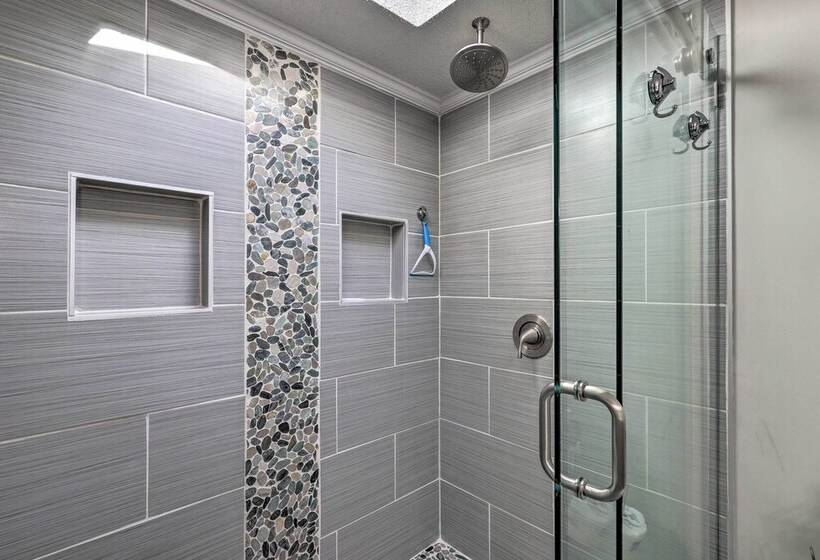 Hot Tub & Fire Pit At Luxe Blue Ridge Bungalow