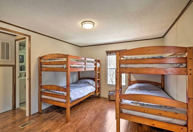 Hot Tub & Fire Pit At Luxe Blue Ridge Bungalow