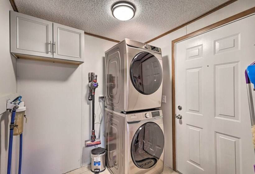 Hot Tub & Fire Pit At Luxe Blue Ridge Bungalow