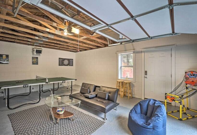 Hot Tub & Fire Pit At Luxe Blue Ridge Bungalow