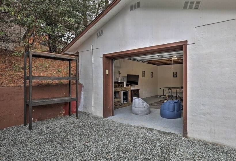 Hot Tub & Fire Pit At Luxe Blue Ridge Bungalow