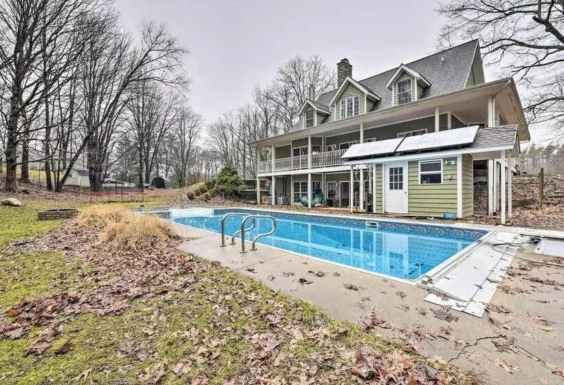 Huge Family Home W/ Pool   13 Mi To Lake Michigan!