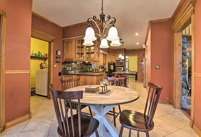 Huge Family Home W/ Pool   13 Mi To Lake Michigan!