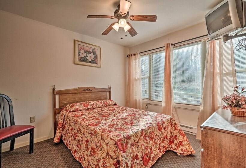 Lake Harmony Home W/ Community Beach Access