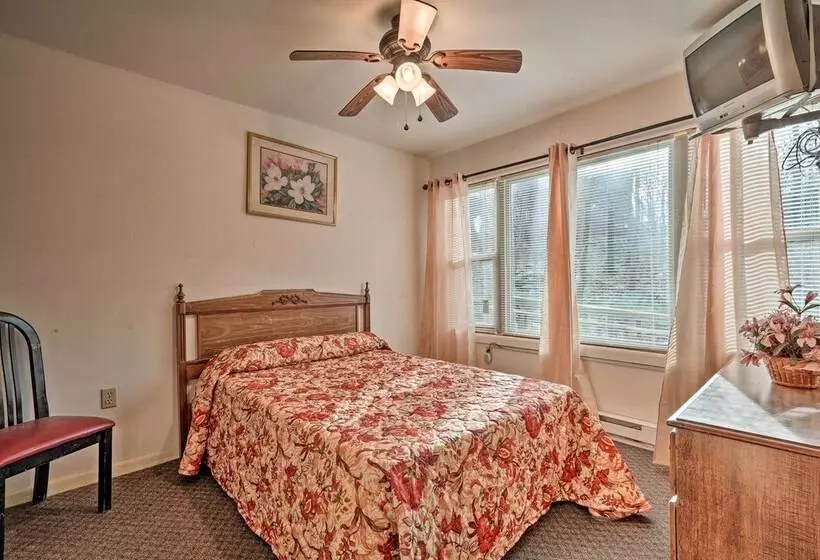 Lake Harmony Home W/ Community Beach Access