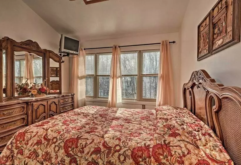 Lake Harmony Home W/ Community Beach Access