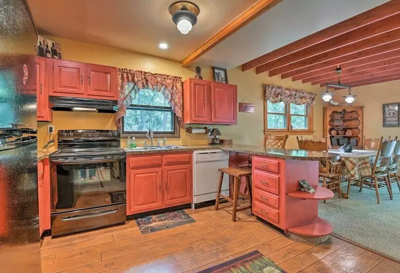 Deck & Big Boulder Views: Lake Harmony House!