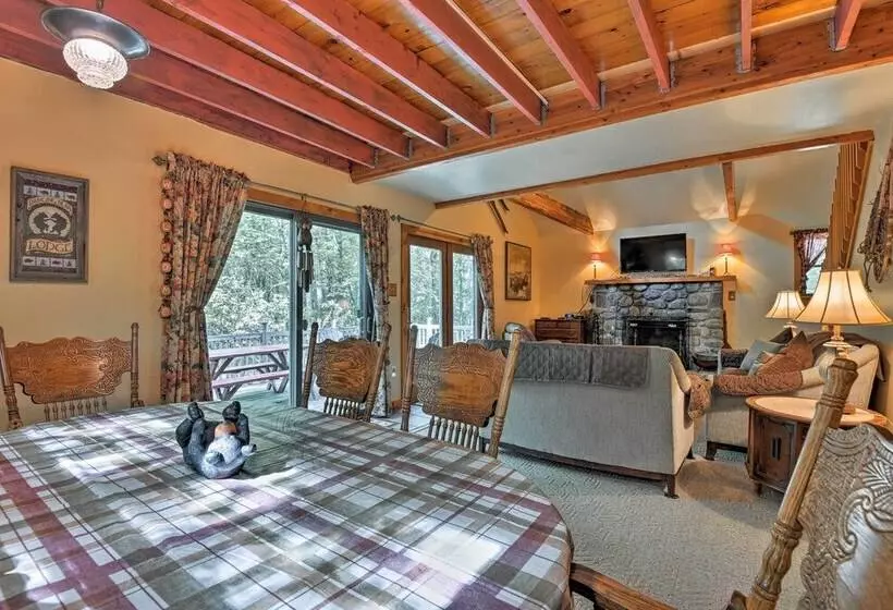 Deck & Big Boulder Views: Lake Harmony House!