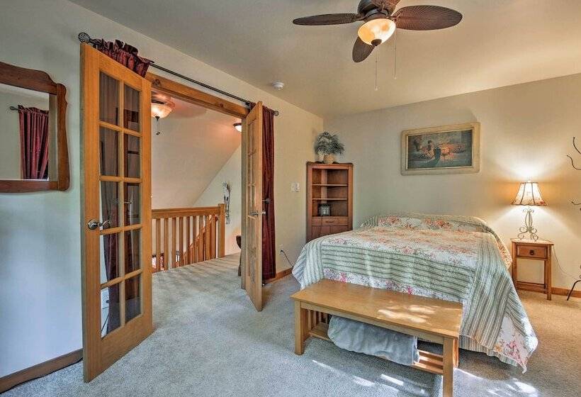 Deck & Big Boulder Views: Lake Harmony House!