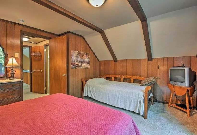 Deck & Big Boulder Views: Lake Harmony House!