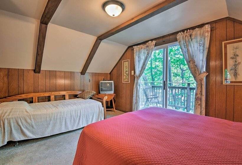 Deck & Big Boulder Views: Lake Harmony House!