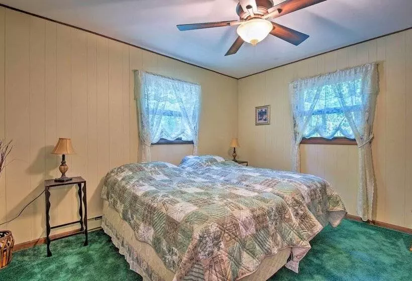 Deck & Big Boulder Views: Lake Harmony House!