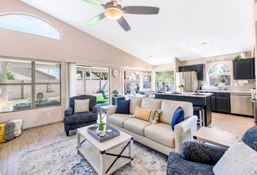 Luxe Gilbert Oasis   Close To Spring Training