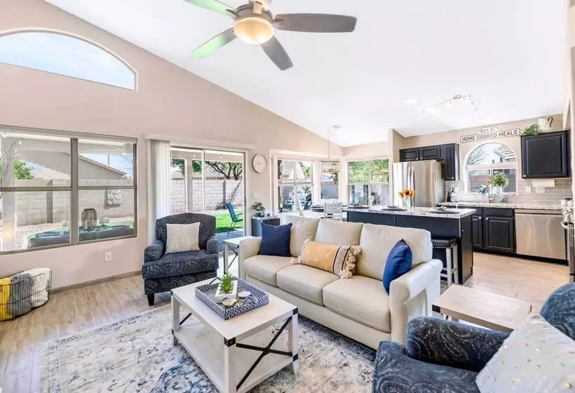 Luxe Gilbert Oasis   Close To Spring Training