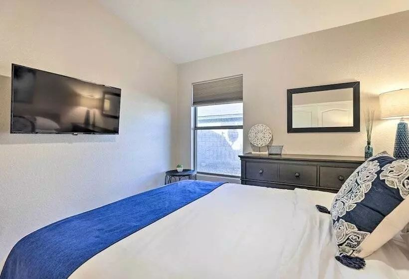 Luxe Gilbert Oasis   Close To Spring Training