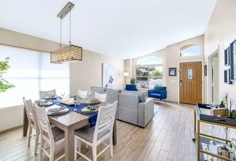 Luxe Gilbert Oasis   Close To Spring Training