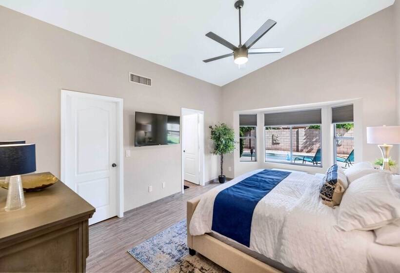 Luxe Gilbert Oasis   Close To Spring Training